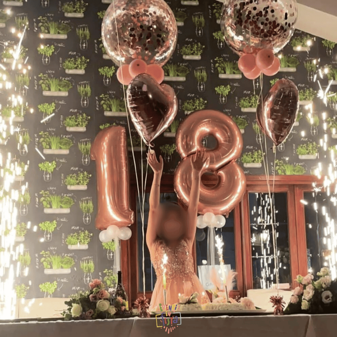 Numero 18 in Elio con Base di Palloncini - Festa 18 Anni